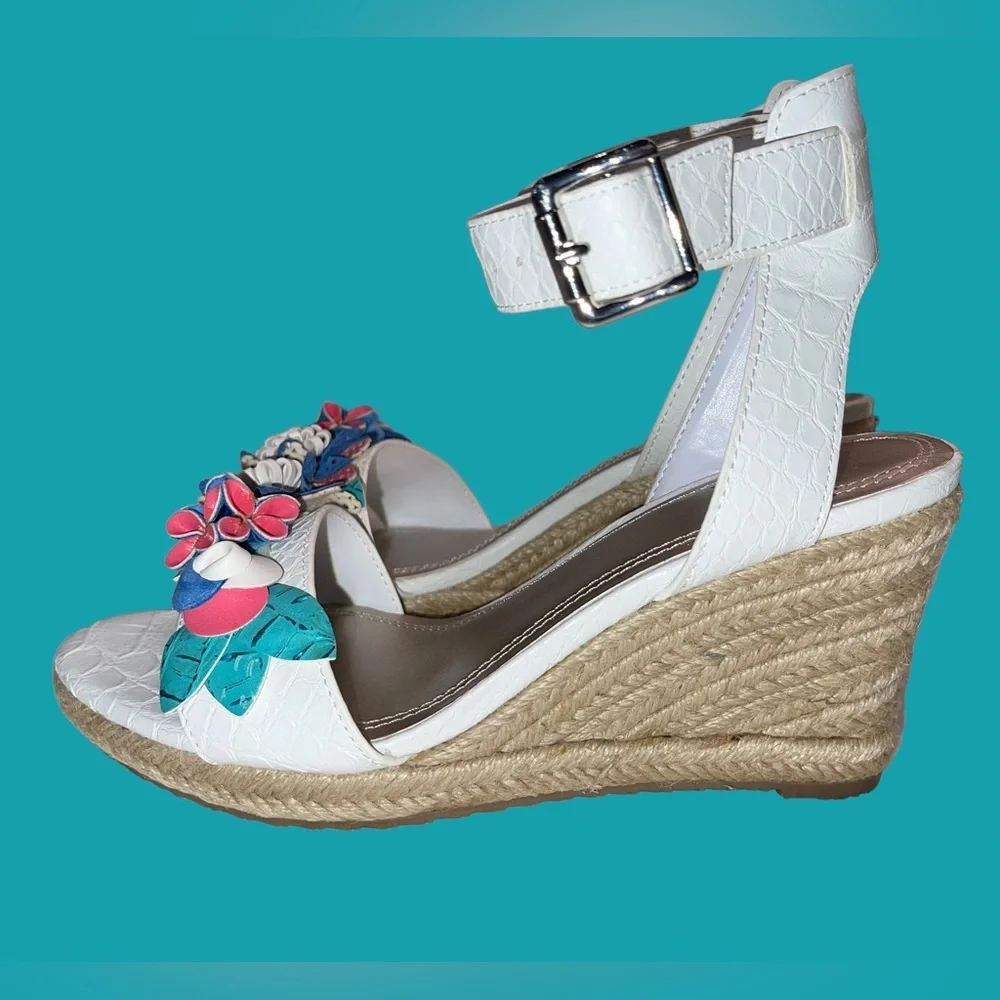 Impo- white / blue / teal Wedges - size 6.5M - NIB NWT